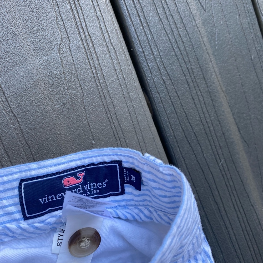 Vineyard vines seersucker shorts with embroidered flags - Picture 2 of 3